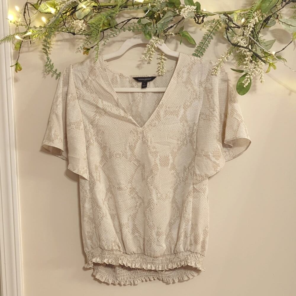 Banana Republic Beige Flutter Sleeve Blouse Size Small